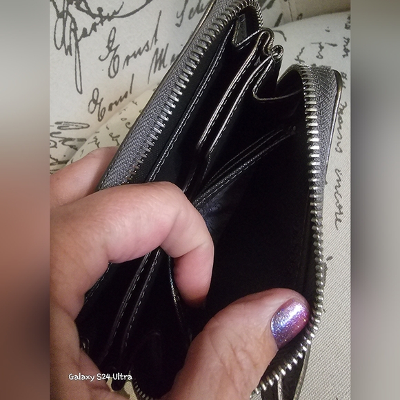 Michael Kors Metallic Python Zip Around Medium Wallet NWOT w/ Wristlet Strap - Picture 11 of 13